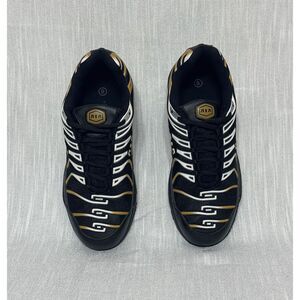 Air Sneaker - Size 9